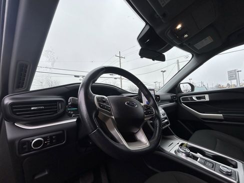 Used 2023 Ford Explorer XLT image 16