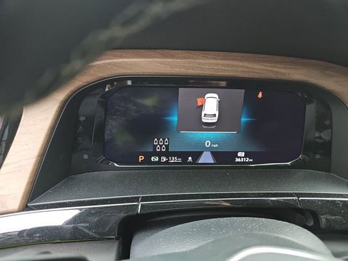 Used 2025 Volkswagen Atlas SE image 12