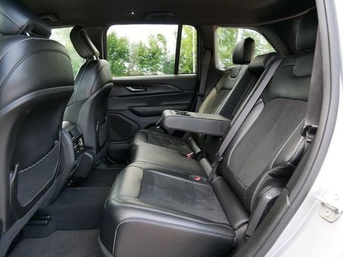 Used 2024 Jeep Grand Cherokee Altitude AWD/4WD image 11
