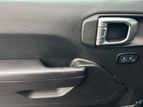 Used 2018 Jeep Wrangler Sport image 11