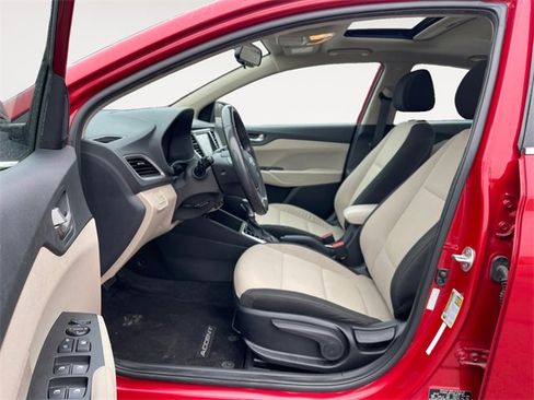 Used 2022 Hyundai Accent Limited image 9