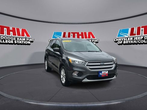 Used 2019 Ford Escape SE FWD image 2