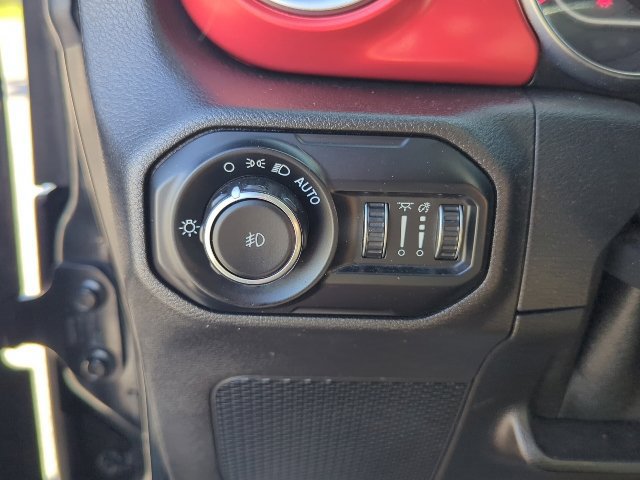 Used 2021 Jeep Wrangler Rubicon w/ Cold Weather Group AWD/4WD image 35