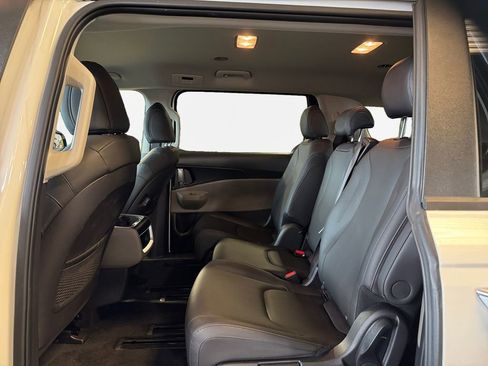 Certified 2026 Kia Carnival FWD image 24