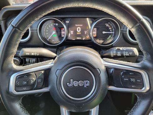 Used 2022 Jeep Wrangler Unlimited Sahara AWD/4WD image 9