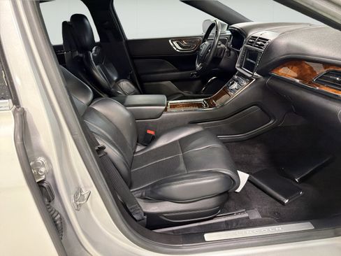 Used 2017 Lincoln Continental Reserve w/ Technology Package FWD image 12
