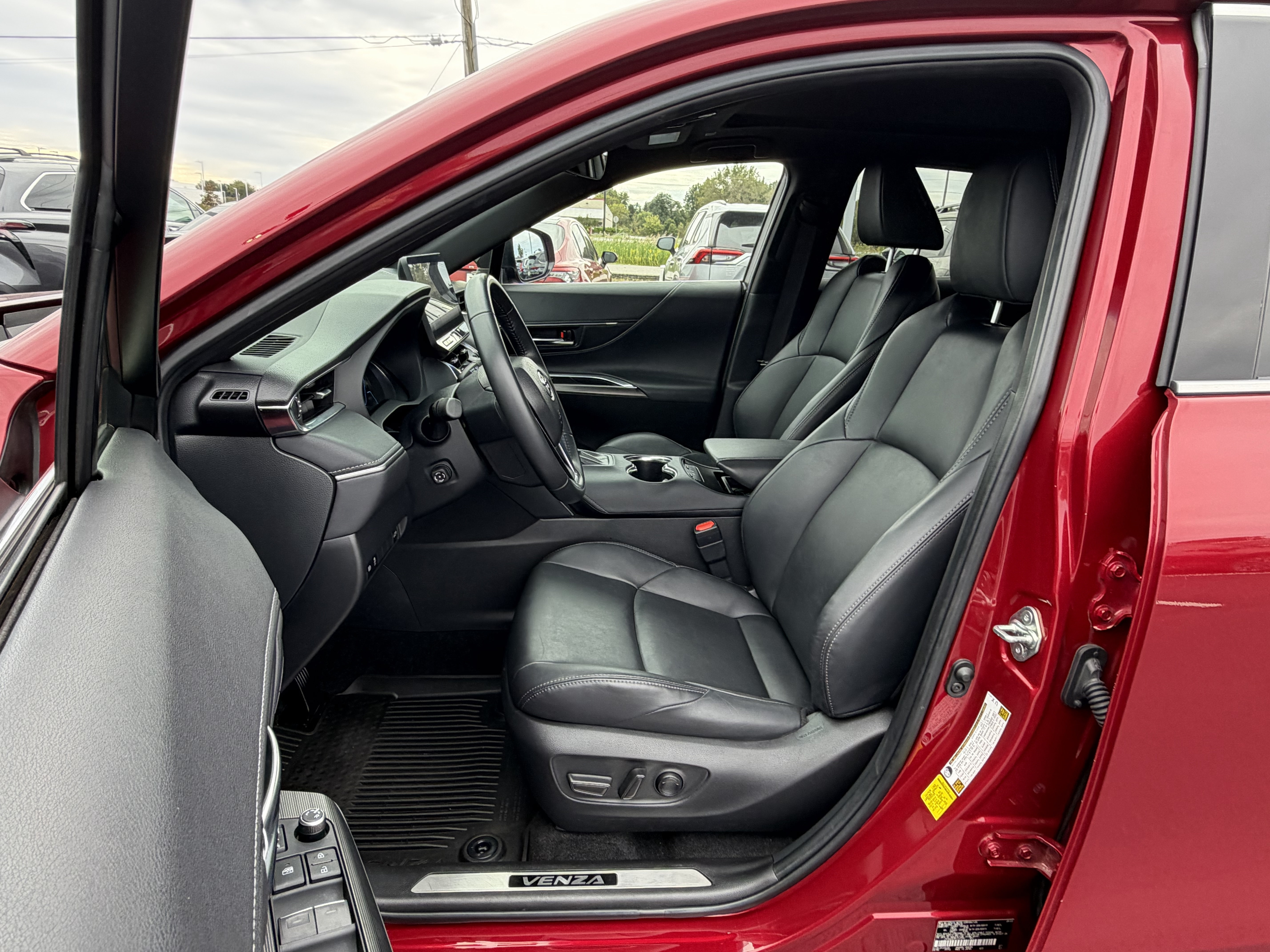 Used 2023 Toyota Venza Nightshade AWD/4WD image 13