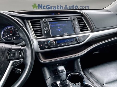 Used 2019 Toyota Highlander XLE AWD/4WD image 11
