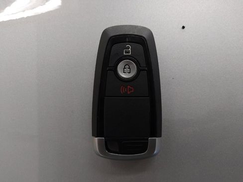 Used 2020 Ford EcoSport SE w/ SE Convenience Package image 32