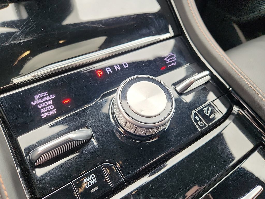 Used 2023 Jeep Grand Cherokee Summit AWD/4WD image 15