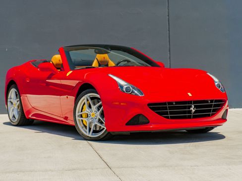 Used 2016 Ferrari California T RWD image 6
