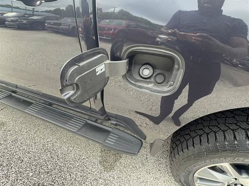 Used 2023 Chevrolet Silverado 1500 LT AWD/4WD image 25