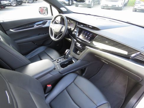 Used 2022 Cadillac XT6 Premium Luxury image 15