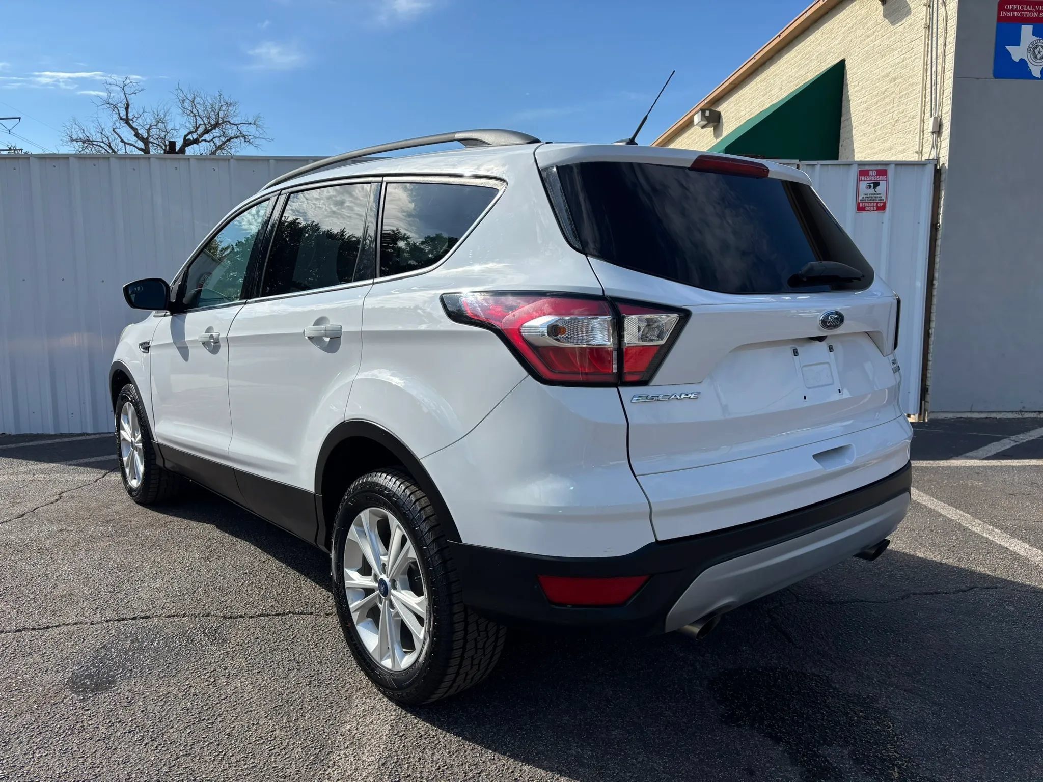 Used 2018 Ford Escape SE AWD/4WD image 3