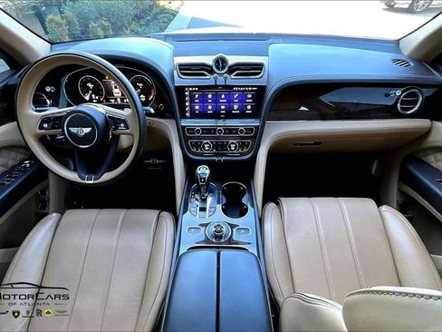 Used 2021 Bentley Bentayga image 14