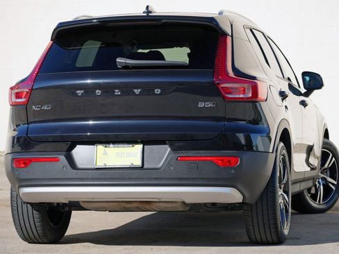 Used 2023 Volvo XC40 B5 Core w/ Protection Package Premier AWD/4WD image 4