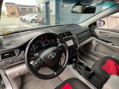 Used 2015 Toyota Camry LE image 9