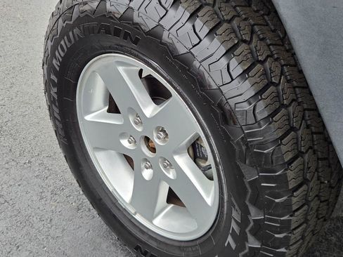Used 2015 Jeep Wrangler Unlimited Sport w/ Quick Order Package 24S AWD/4WD image 11