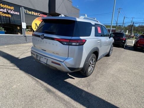 Used 2023 Nissan Pathfinder SL AWD/4WD image 5