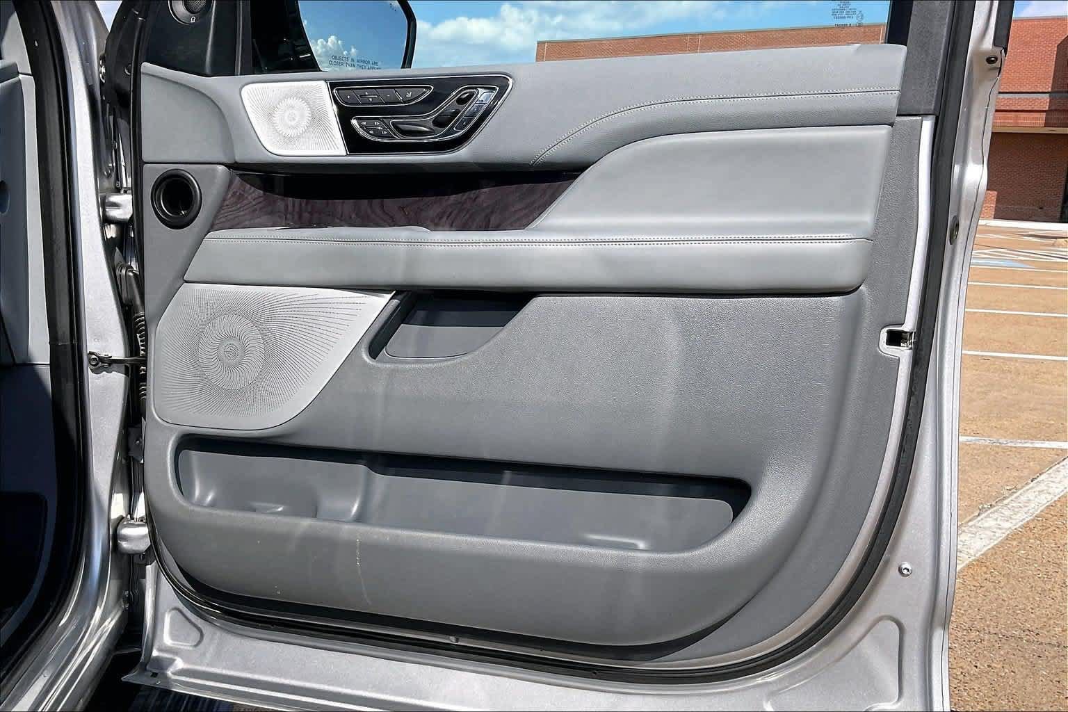 Used 2020 Lincoln Navigator L Reserve w/ Luxury Package AWD/4WD image 26