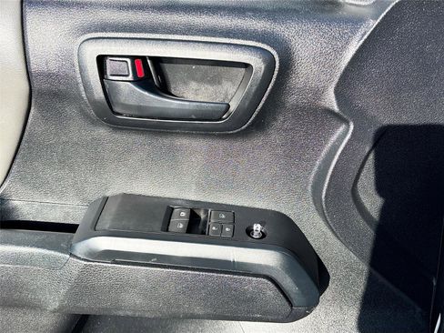 Used 2022 Toyota Tacoma SR w/ SX Package image 17