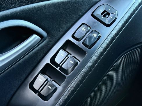 Used 2012 Hyundai Tucson GLS image 23