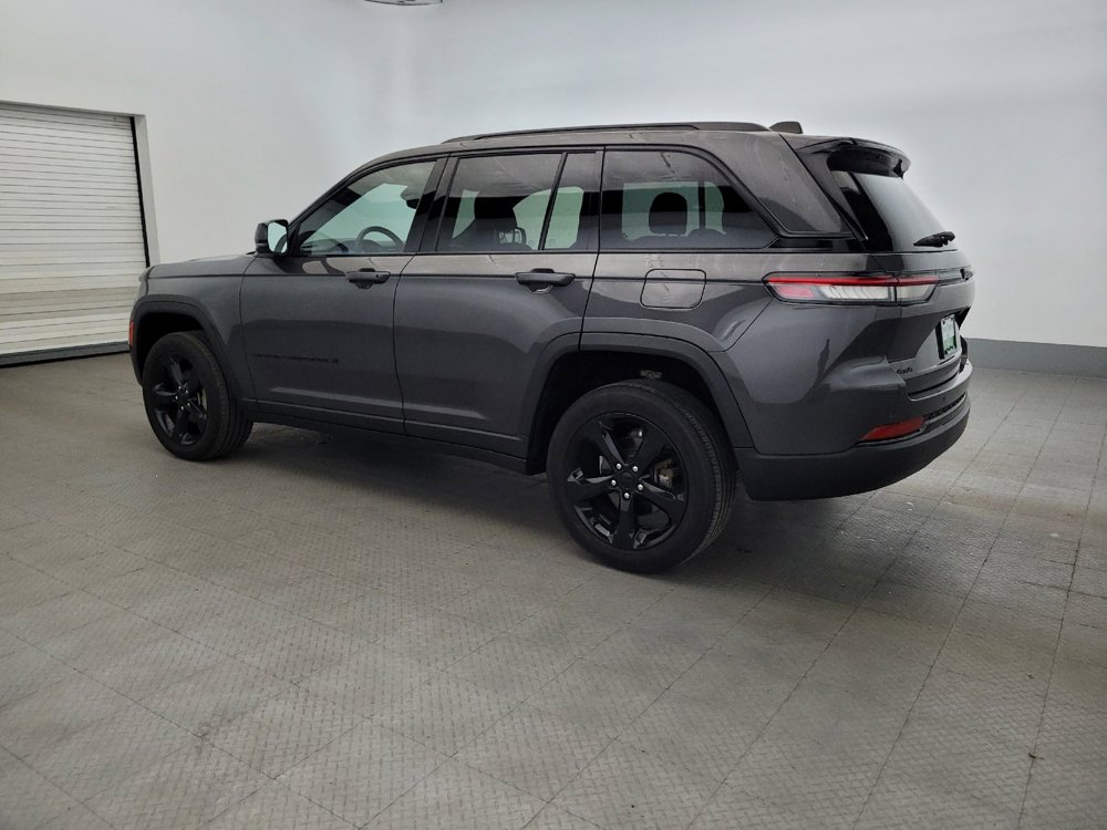 Used 2023 Jeep Grand Cherokee Altitude AWD/4WD image 3