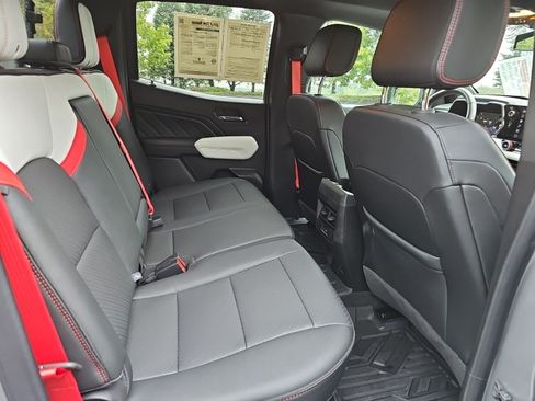 Used 2025 GMC Canyon AT4 w/ AT4X Package AWD/4WD image 16