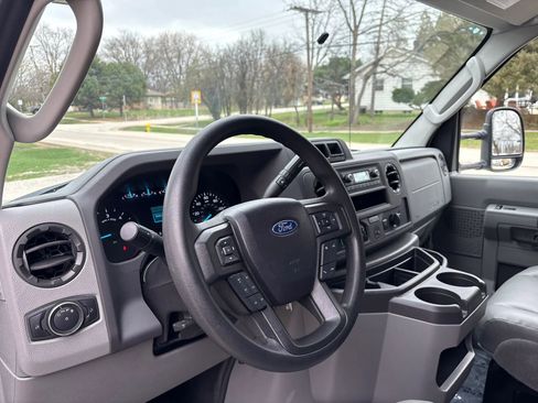 Used 2022 Ford E-350 and Econoline 350 Super Duty w/ Power Windows & Locks Group image 4