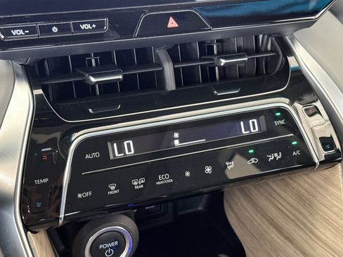 Certified 2023 Toyota Venza Limited AWD/4WD image 19