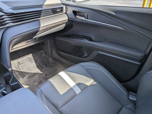 Used 2025 Toyota Camry SE AWD/4WD image 16