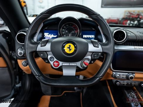 Used 2019 Ferrari Portofino RWD image 24