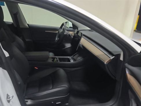 Used 2023 Tesla Model 3 Standard Range image 5