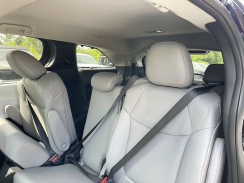 Used 2026 Toyota Sienna XLE FWD image 9