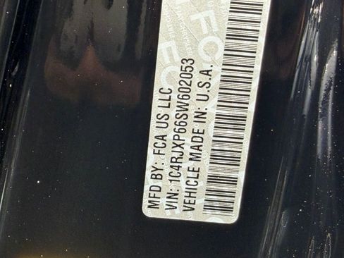 Certified 2025 Jeep Wrangler Unlimited Sahara image 35