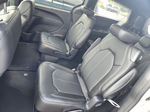 New 2026 Chrysler Pacifica Select w/ S Appearance Package image 8