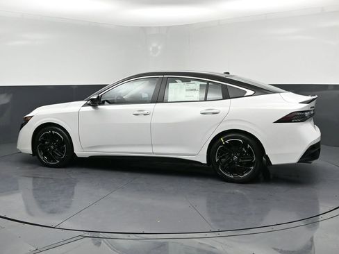 New 2026 Nissan Sentra SR w/ SR Premium Package FWD image 28