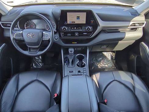 Used 2023 Toyota Highlander XLE image 15