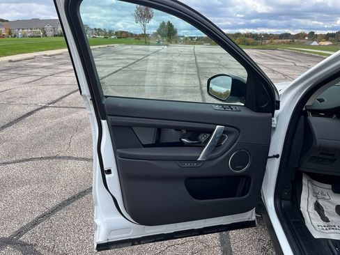 New 2025 Land Rover Discovery Sport S image 10