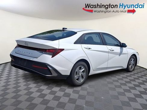 Certified 2024 Hyundai Elantra SE FWD image 6