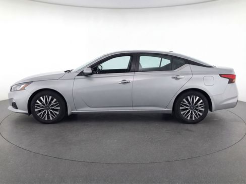 Used 2024 Nissan Altima 2.5 SV image 5
