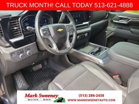 Used 2024 Chevrolet Silverado 2500 LTZ w/ LTZ Convenience Package AWD/4WD image 16