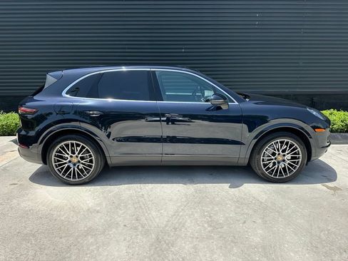 Certified 2022 Porsche Cayenne AWD/4WD image 11