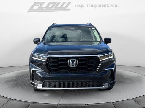New 2025 Honda Pilot Touring image 2