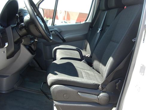 Used 2015 Mercedes-Benz Sprinter 2500 image 21