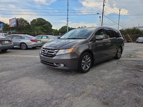 Used 2014 Honda Odyssey Touring Elite image 3
