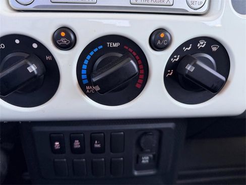 Used 2012 Toyota FJ Cruiser 4WD image 21