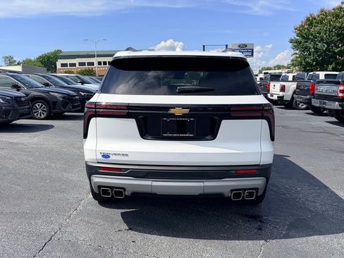 Used 2025 Chevrolet Traverse LT w/ Driver Confidence Package FWD image 5
