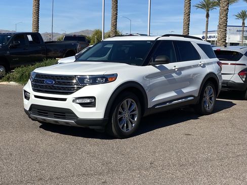 Used 2023 Ford Explorer XLT w/ Equipment Group 202A image 7