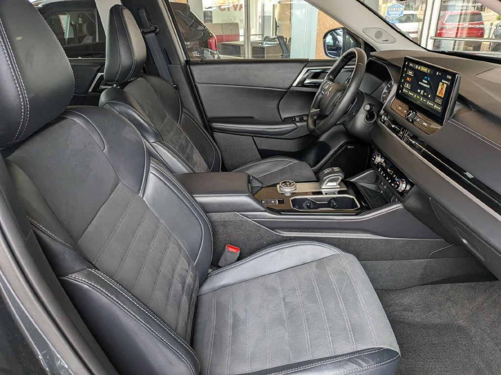 Used 2025 Mitsubishi Outlander SE AWD/4WD image 30